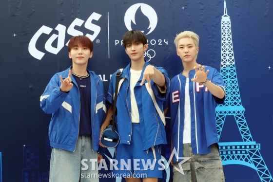 그룹 세븐틴(SEVENTEEN) 부석순 승관, 호시, 도겸이 23일 오전 서울 잠실 올림픽공원에서 열린 &#039;올림픽데이런 2024&#039; 에 참석해 포즈를 취하고 있다. 2024.06.23 /사진=임성균