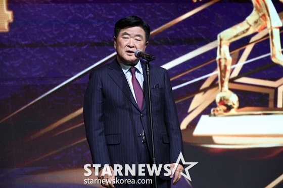 권오갑 한국프로축구연맹 총재가 하나은행 K리그 2024 시상식에서 발언하고 있다. /사진=김진경 대기자