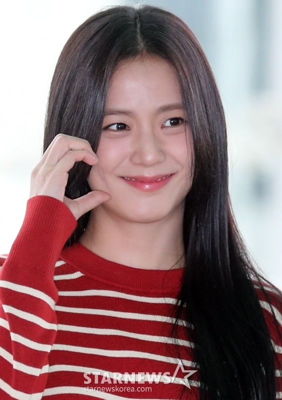 그룹 블랙핑크 지수가 해외 일정 차 7일 오전 인천국제공항을 통해 출국하고 있다. 2024.09.07 /사진=임성균