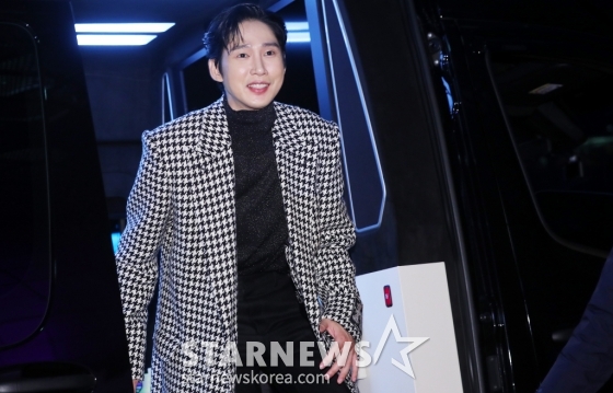 배우 박성훈이 9일 오후 서울 중구 동대문디자인플라자에서 진행된 넷플릭스 시리즈 &#039;오징어 게임 시즌2&#039; 핑크카펫에 참석하고 있다.  &#039;오징어 게임 시즌2&#039;는 복수를 다짐하고 다시 돌아와 게임에 참가하는 &#039;기훈&#039;(이정재)과 그를 맞이하는 &#039;프론트맨&#039;(이병헌)의 치열한 대결, 그리고 다시 시작되는 진짜 게임을 담은 이야기다. 오는 26일 공개. 2024.12.9 /사진=김창현 chmt@
