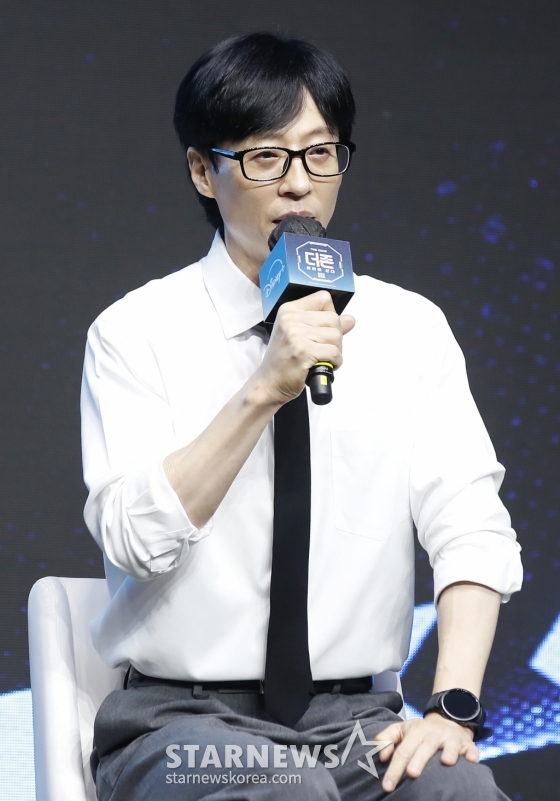 (서울=뉴스1) 권현진 기자 = 방송인 유재석이 6일 서울 영등포구 콘래드 호텔에서 열린 디즈니+ 오리지널 예능 ‘더 존: 버텨야 산다 시즌3’ 제작발표회에서 인사말을 하고 있다.  ‘더 존: 버터야 산다 시즌3’는 오직 4시간, 끝없는 AI의 공격부터 내 집 마련 전세 대출금 갚기, 선을 넘지 않고 버티기 등 극한의 현실공감 미션을 버티기 위해 더 강력하게 돌아온 ‘존버즈’ 유재석, 권유리, 김동현, 덱스의 ‘도파민 ON’ 버라이어티다. 2024.8.6/뉴스1  Copyright (C) 뉴스1. All rights reserved. 무단 전재 및 재배포,  AI학습 이용 금지. /사진=(서울=뉴스1) 권현진 기자