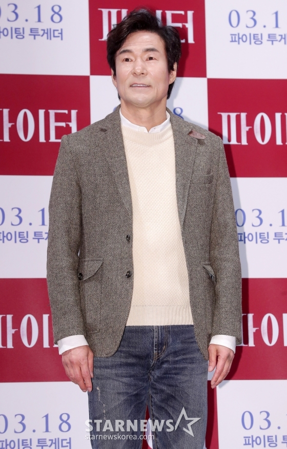 배우 오광록이 4일 오후 서울 광진구 롯데시네마 건대입구점에서 진행된 영화 &#039;파이터&#039; 언론시사회 및 간담회에 참석해 포즈를 취하고 있다.&#039;파이터&#039;는 복싱을 통해 자신의 삶과 처음 직면해 비로소 삶의 동력을 얻게 된 여성, 진아의 성장의 시간을 담은 작품이다. / 2021.03.04.