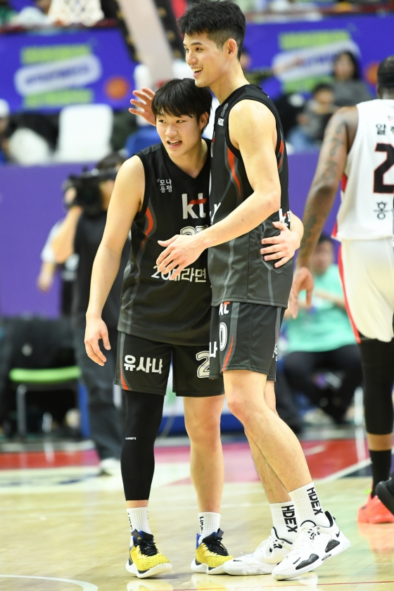박성재(왼쪽)와 하윤기. /사진=KBL 제공