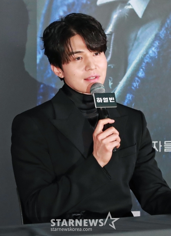 배우 이동욱이 18일 오후 서울 CGV용산아이파크몰에서 진행된 영화 &#039;하얼빈&#039;(감독 우민호) 언론배급시사회 및 기자간담회에 참석해 질문에 답하고 있다. /2024.12.18 /사진=이동훈 photoguy@