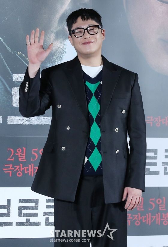 배우 임성재가 6일 오전 서울 광진구 롯데시네마 건대입구에서 진행된 영화 &#039;브로큰&#039; 제작보고회에 참석해 포즈를 취하고 있다.   &#039;브로큰&#039;은 시체로 돌아온 동생과 사라진 그의 아내, 사건을 예견한 베스트셀러 소설까지, 모든 것이 얽혀버린 그날 밤의 진실을 밝히기 위해 끝까지 달려가는 민태(하정우 분)의 분노의 추적을 그린 이야기. 오는 2월 5일 개봉. 2025.01.06 /사진=김창현 chmt@