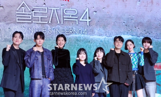 박수지, 김정현, 김재원 PD, 가수 한해, 방송인 덱스, 홍진경, 배우 이다희, 가수 규현이 8일 오전 서울 마포구 호텔 나루 엠갤러리에서 진행된 넷플릭스 시리즈 &#039;솔로지옥4&#039; 제작발표회에 참석해 포즈를 취하고 있다. 2025.01.08 /사진=김창현 chmt@