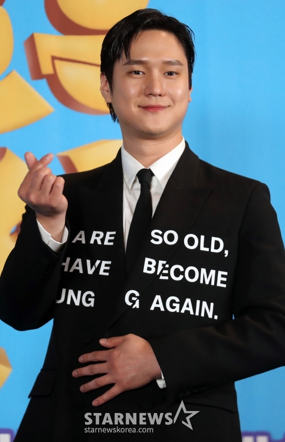배우 고경표가 30일 오후 서울 영등포구 라마다 서울 신도림 호텔에서 열린 JTBC 수목드라마 &#039;비밀은 없어&#039; 제작발표회에 참석해 포즈를 취하고 있다.  드라마 &#039;비밀은 없어&#039; 는 통제 불능 혓바닥 헐크가 된 아나운서 송기백이 열정 충만 예능작가 온우주를 만나며 겪게 되는 유치하고 발칙한 인생 반전 코믹 멜로 드라마로 오는 5월 1일  첫 방송된다. 2024.04.30 /사진=임성균