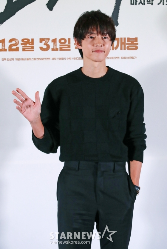 배우 송중기가 19일 오후 서울 메가박스 코엑스에서 진행된 영화 &#039;보고타 : 마지막 기회의 땅&#039;(감독 김성제) 언론배급시사회 및 기자간담회에 참석해 포즈를 취하고 있다. /2024.12.19 /사진=이동훈 photoguy@