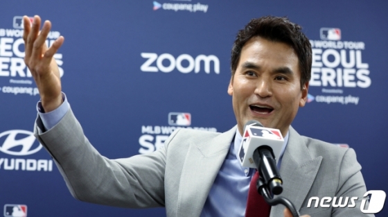 미국프로야구(MLB) 공식 개막 서울시리즈 1차전 시구를 맡은 박찬호가 지난해 3월 20일 오후 서울 고척스카이돔에서 기자회견을 하고 있다. /사진=뉴스1