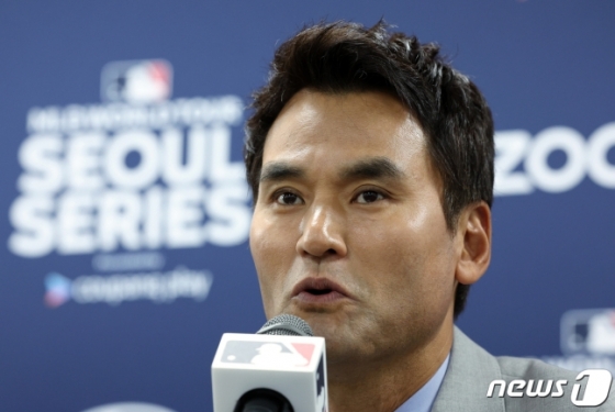 미국프로야구(MLB) 공식 개막 서울시리즈 1차전 시구를 맡은 박찬호가 지난해 3월 20일 오후 서울 고척스카이돔에서 기자회견을 하고 있다. /사진=뉴스1
