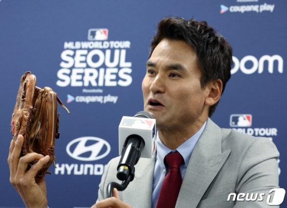 미국프로야구(MLB) 공식 개막 서울시리즈 1차전 시구를 맡은 박찬호가 지난해 3월 20일 오후 서울 고척스카이돔에서 기자회견을 하고 있다. /사진=뉴스1