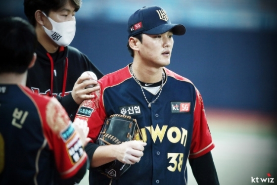 주권(오른쪽). /사진=KT 위즈