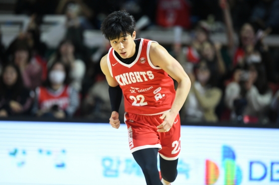 오재현가 지난 10일 잠실학생체육관에서 열린 서울 SK 대 울산 현대모비스의 &#039;2024~2025 KCC 프로농구 정규리그&#039; 3라운드에서 경기에 집중하고 있다. /사진=KBL 제공