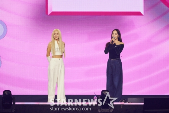 가수 바다, 유진이 12일 서울 고척스카이돔에서 진행된 에스엠타운 라이브 2025 &#039;더 컬처, 더 퓨처&#039; 인 서울(SMTOWN LIVE 2025 &#039;THE CULTURE, THE FUTURE&#039; in SEOUL) 콘서트에서 멋진 무대를 펼치고 있다. /사진제공=SM엔터테인먼트 2025.01.12 /사진=이동훈 photoguy@