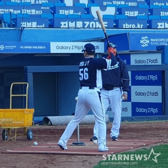 최준용이 2023년 APBC 대비 훈련에서 타격 연습을 하고 있다. /사진=김동윤 기자
