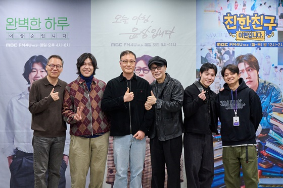 완벽한 하루 이상순입니다&#039;의  황종현 PD(왼쪽부터)과 이상순,  &#039;오늘 아침 윤상입니다&#039;의  송명석 PD와 윤상, &#039;친한친구 이현입니다&#039;의 이현과 최지민 PD