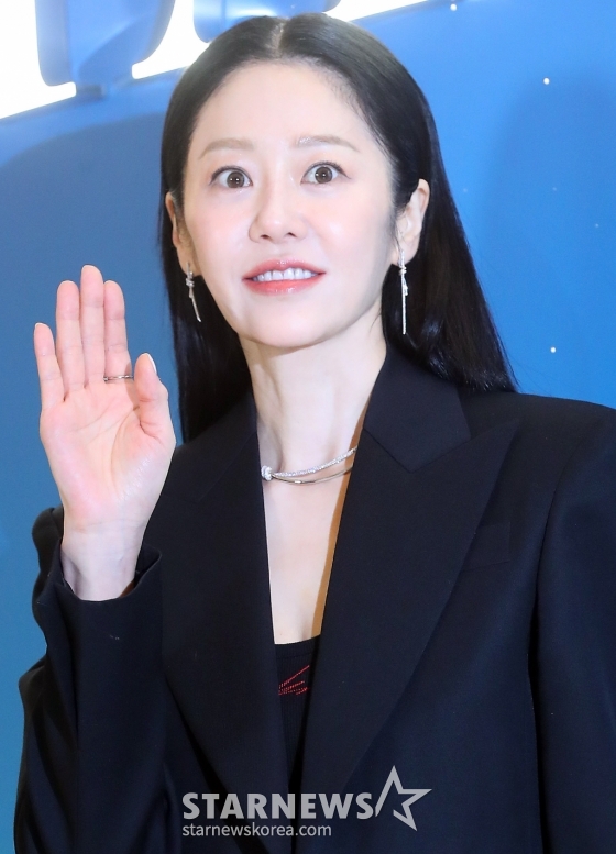 배우 고현정이 13일 서울 송파구 잠실 롯데월드몰에서 진행된  주얼리 브랜드 팝업 스토어 오픈 행사에 참석해 포즈를 취하고 있다. 2024.12.13 /사진=김창현 chmt@