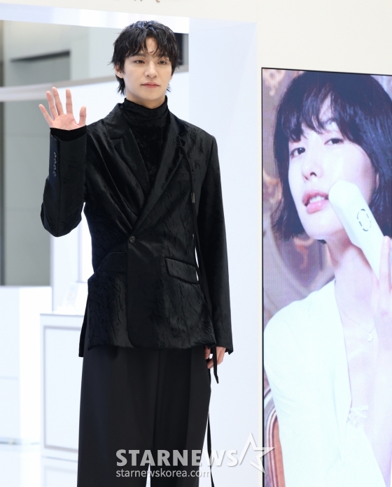 (서울=뉴스1) 권현진 기자 = 모델 채종석이 13일 서울 영등포구 현대백화점 더현대 서울에서 열린 뷰티 브랜드 달바(d'Alba)의 '시그니처 울쎄라 더블샷' 팝업 스토어 오픈 행사에 참석하고 있다. 2025.1.13/뉴스1 Copyright (C) 뉴스1. All rights reserved. 무단 전재 및 재배포, AI학습 이용 금지. /사진=(서울=뉴스1) 권현진 기자