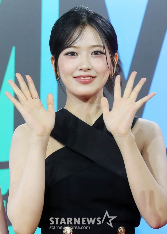 걸그룹 아이브 안유진이 30일 오후 인천 중구 인스파이어 아레나에서 진행된 &#039;MMA 2024&#039;(제16회 멜론 뮤직어워드) 레드카펫 행사에 참석해 포즈를 취하고 있다. 2024.11.30 /사진=김창현 chmt@