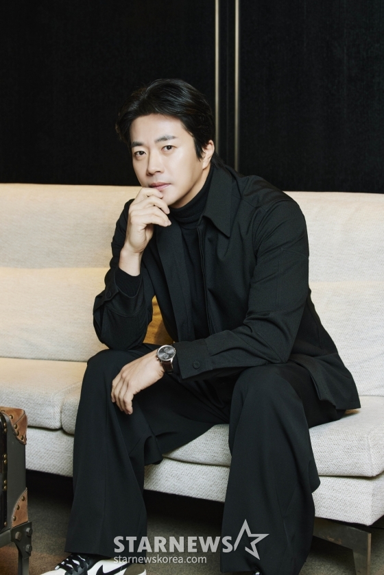 영화 &#039;히트맨2&#039;의 주연배우 권상우가 16일 진행된 라운드 인터뷰를 위해 포즈를 취하고 있다. /사진제공=바이포엠스튜디오 2025.01.16 /사진=이동훈 photoguy@