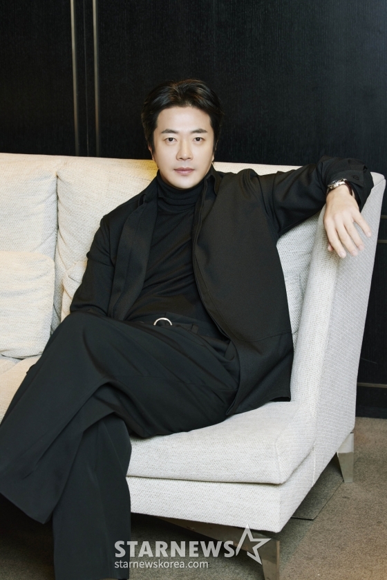 영화 &#039;히트맨2&#039;의 주연배우 권상우가 16일 진행된 라운드 인터뷰를 위해 포즈를 취하고 있다. /사진제공=바이포엠스튜디오 2025.01.16 /사진=이동훈 photoguy@