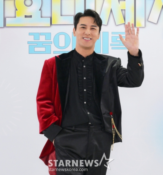 가수 장민호가 31일 진행된 2023 MBC 가요대제전에 앞서 포즈를 취하고 있다. /사진제공=MBC 2023.12.31 /사진=이동훈