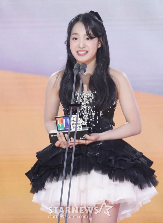 (서울=뉴스1) 권현진 기자 = 가수 김태연이 12일 오후 서울 마포구 상암동 SBS 프리즘타워에서 열린 &#039;트롯뮤직어워즈 2024&#039;에서 &#039;트롯꿈나무상&#039;을 받은 뒤 소감을 말하고 있다. 2024.4.12/뉴스1  Copyright (C) 뉴스1. All rights reserved. 무단 전재 및 재배포,  AI학습 이용 금지. /사진=(서울=뉴스1) 권현진 기자