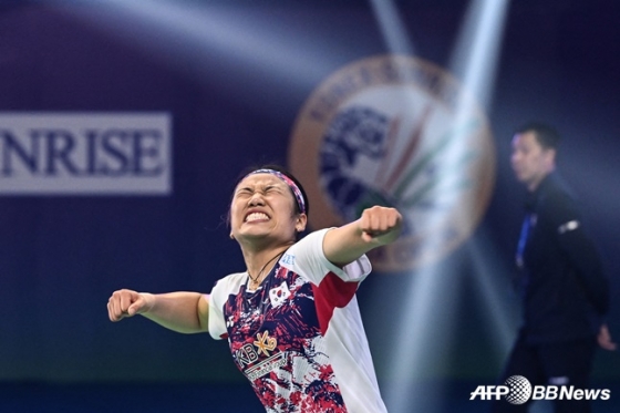 19일 BWF 인도 오픈 여자 단식 결승에서 우승을 차지하고 세리머니를 하고 있다. /AFPBBNews=뉴스1