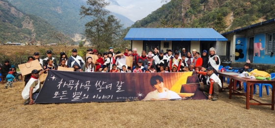 마르디히말코스 바니빌라스학교 봉사 후 학생들과 기념 사진
