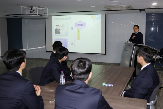 두산 베어스의 신인 부모님 초청 행사 모습. /사진=두산 베어스 제공