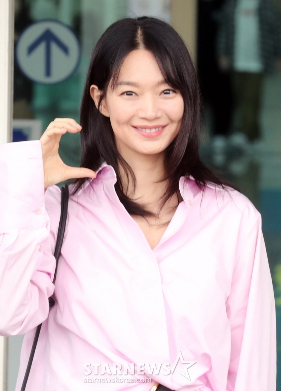 배우 신민아가 파리 패션위크 일정을 위해 26일 오전 인천국제공항을 통해 출국하고 있다. 2024.09.26 /사진=임성균