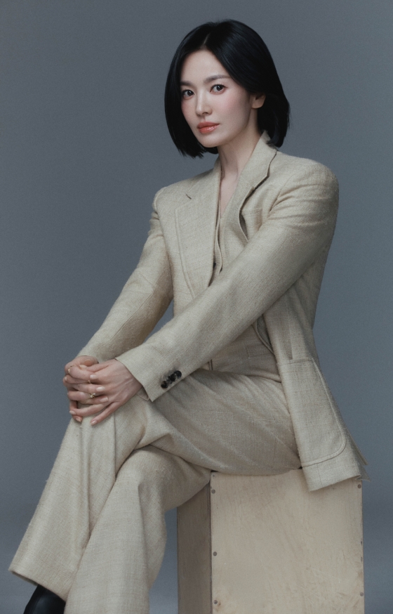 영화 &#039;검은 수녀들&#039;의 배우 송혜교가 21일 진행된 라운드 인터뷰를 위해 포즈를 취하고 있다. /사진제공=UAA 2025.01.21 /사진=이동훈 photoguy@