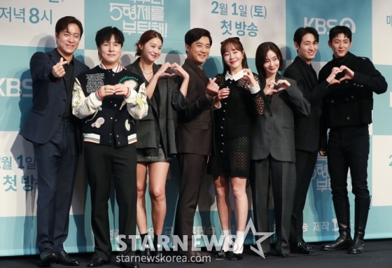 배우 최대철, 김동완, 유인영, 안재욱, 엄지원, 박효주, 윤박, 이석기가 22일 오후 서울 신도림 라마다 호텔에서 진행된 KBS 2TV 새 드라마 &#039;독수리 5형제를 부탁해!&#039; 제작발표회에 참석해 포즈를 취하고 있다. /2025.01.22 /사진=이동훈 photoguy@