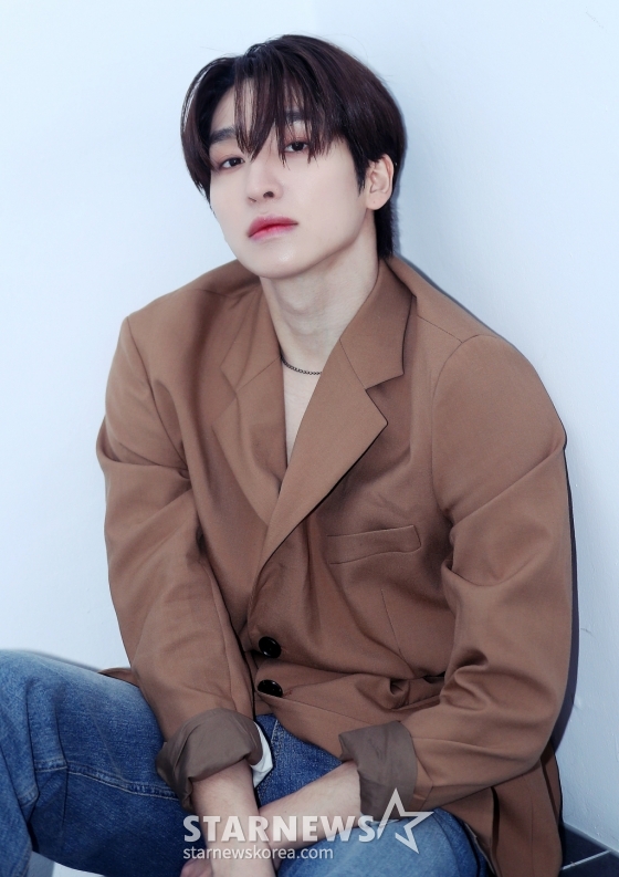 그룹 더보이즈(THE BOYZ) 상연이 서울 강남구 IST엔터테인먼트 사옥에서 진행된 &#039;2023 아시아 아티스트 어워즈 인 필리핀&#039;(2023 Asia Artist Awards IN THE PHILIPPINES, 이하 2023 AAA) 수상 인터뷰에 앞서 포즈를 취하고 있다.  더보이즈는 &#039;2023 AAA&#039;에서 AAA 가수 부문 베스트 아티스트상과 멤버 영훈이 배우 부문 포커스상을 수상했다.  더보이즈는 지난 한해 동안 8번째 미니앨범 &#039;비 어웨이크&#039;(BE AWAKE), 두 번째 정규 앨범 &#039;판타지&#039; 파트1 &#039;크리스마스 인 어거스트&#039;(Christmas In August) 그리고 &#039;판타지&#039; 파트2 &#039;식스 센스&#039;(Sixth Sense) 등을 발매하며 팬들의 큰 사랑을 받았다. /사진=김창현