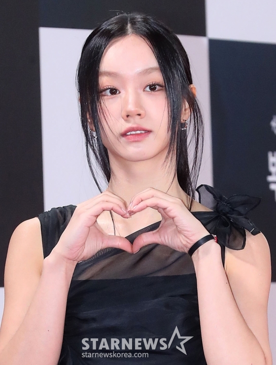 배우 이혜리가 29일 오후 서울 영등포구 여의도동 KBS 신관홀에서 진행된 &#039;제45회 청룡영화상&#039; 레드카펫 행사에 참석해 포즈를 취하고 있다. 2024.11.29 /사진=김창현 chmt@