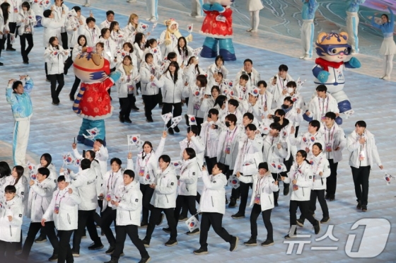 한국 선수단이 7일 하얼빈 동계아시안게임 개회식에서 입장하고 있다. /사진=뉴스1