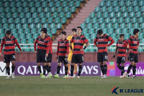 아쉬워하는 포항스틸러스 선수들. /사진=한국프로축구연맹 제공