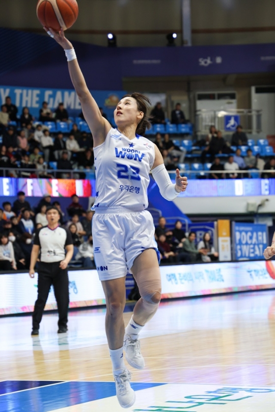 득점을 올리는 김단비. /사진=WKBL 제공