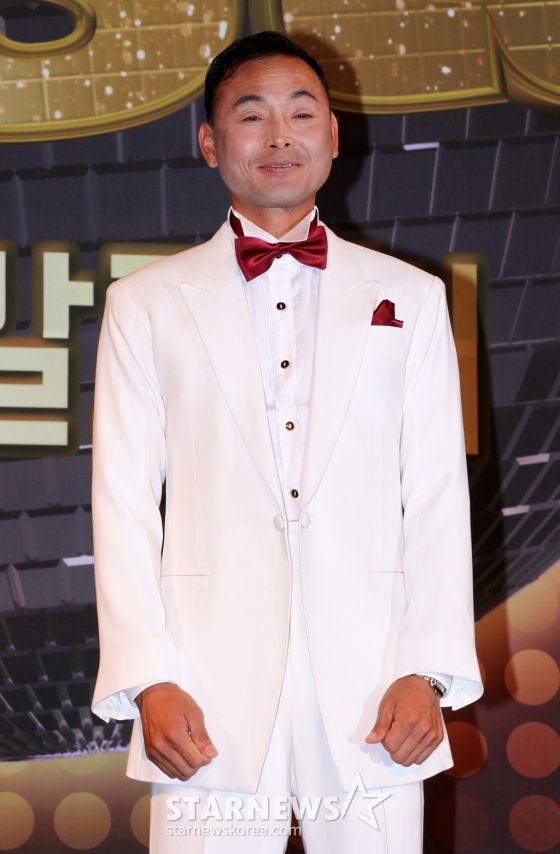 이봉주가 3일 오후 서울 장충동 그랜드 앰배서더 서울 호텔에서 열린 MBC &#039;댄싱 위드 더 스타&#039; 제작발표회에 참석하고 있다.  영국 BBC &#039;스트릭틀리 컴 댄싱(Strictly Come Dancing)&#039;의 한국판 &#039;댄싱 위드 더 스타&#039;는 사회 유명 인사들의 댄스 도전기를 담은 리얼리티 서바이벌 프로그램으로 오는 10일 첫 방송한다. /사진=송지원 기자 g1still@