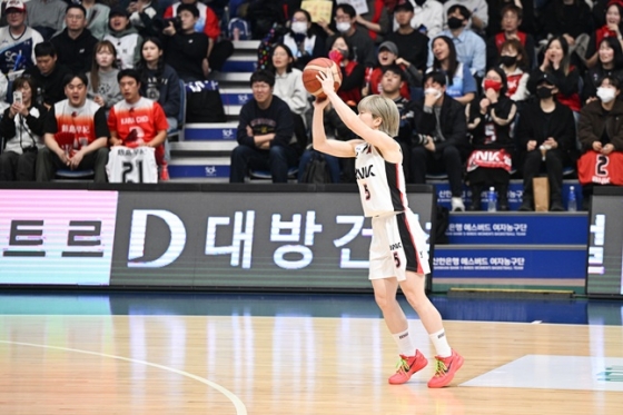 안혜지가 슛을 시도하고 있다. /사진=WKBL 제공 