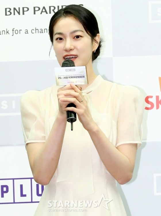 배우 옥자연이 1일 오후 서울 마포구 상암동 스탠포드 서울에서 진행된 &#039;25회 서울국제여성영화제&#039; 기자간담회에서 홍보대사로 위촉된 뒤 소감을 말하고 있다.  25회 서울국제여성영화제는 오는 24일부터 30일까지 서울 마포구 메가박스 상암월드컵경기장과 한국영상자료원 시네마테크KOFA에서 개최된다. 2023.08.01 /사진=김창현