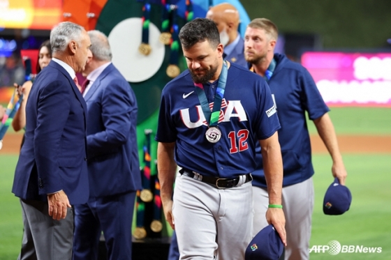 2023 WBC에서 아쉽게 은메달에 그친 미국 대표팀. 카일 슈와버(앞)와 메릴 켈리(오른쪽 뒤). /AFPBBNews=뉴스1