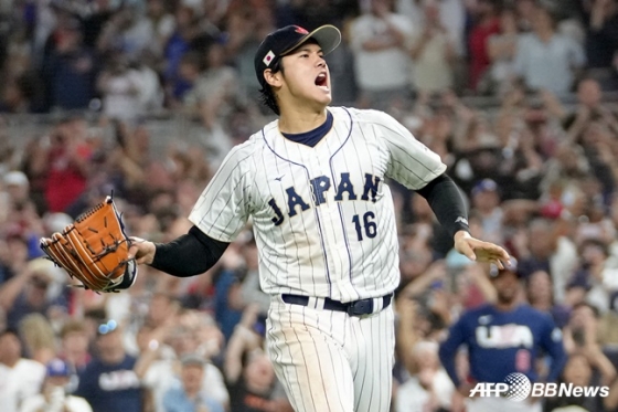 오타니가 2023 WBC 결승에서 트라웃을 삼진으로 잡아내고 일본의 우승을 안긴 뒤 포효하고 있다. /AFPBBNews=뉴스1