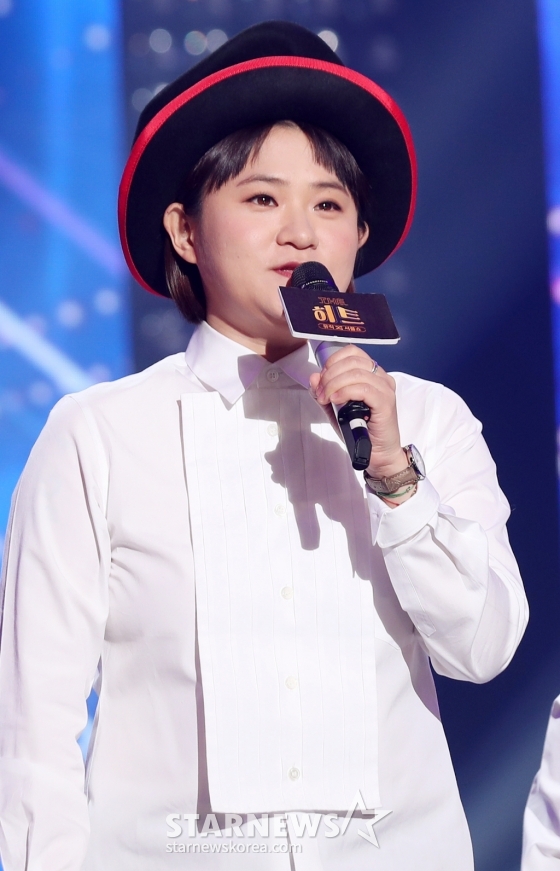 개그우먼 김신영이 7일 오후 서울 영등포구 KBS 별관에서 진행된 예능프로그램 &#039;뮤직 셔플쇼 더 히트&#039; 기자간담회에 참석해 질의응답을 하고 있다.