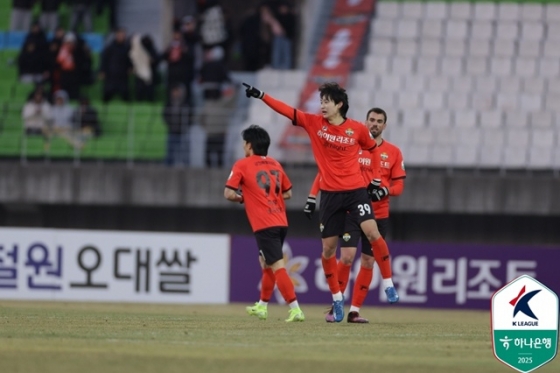 이지호(가운데)의 골 세리머니. /사진=한국프로축구연맹 제공