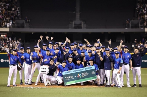 대만 야구 대표팀이 2026 WBC 본선 진출을 확정한 후 기뻐하고 있다. /사진=대만 야구 국가대표팀 공식 SNS 갈무리 