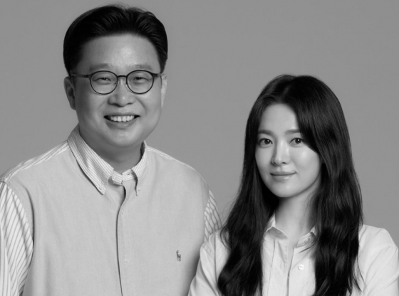 배우 송혜교와 서경덕 교수 