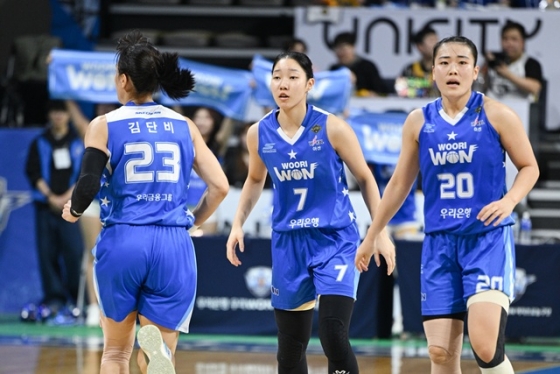 왼쪽부터 김단비, 이민지, 이명관. /사진=WKBL 제공