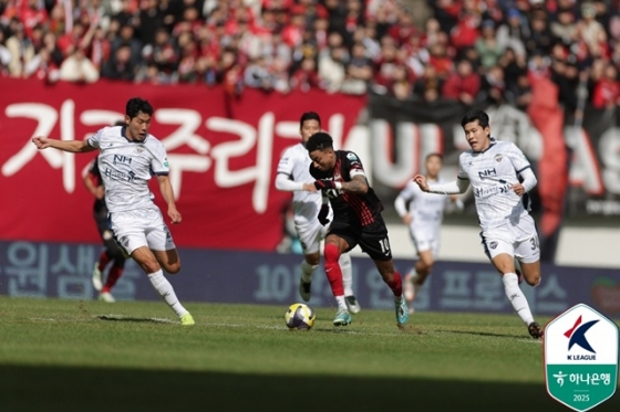 제시 린가드(가운데). /사진=한국프로축구연맹 제공