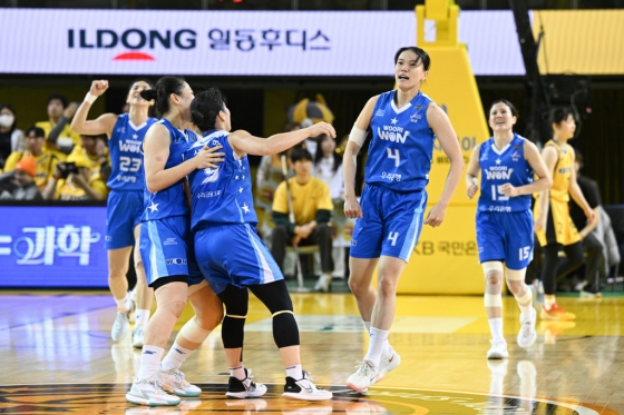 우리은행 선수들. /사진=WKBL 제공